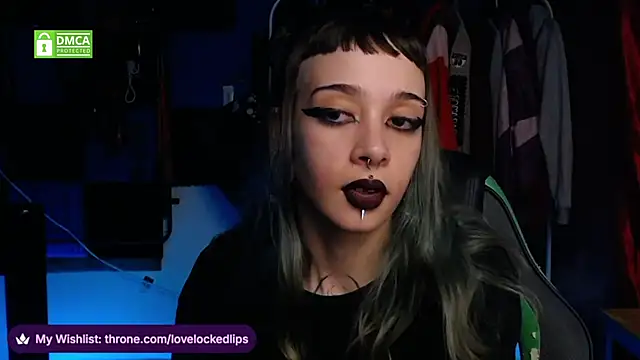 lovelockedlips live cam