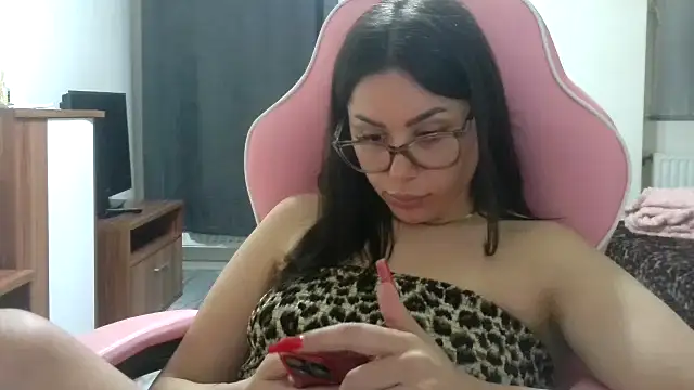 LovelyJulliette webcam
