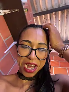 Emma__cumlovee webcam