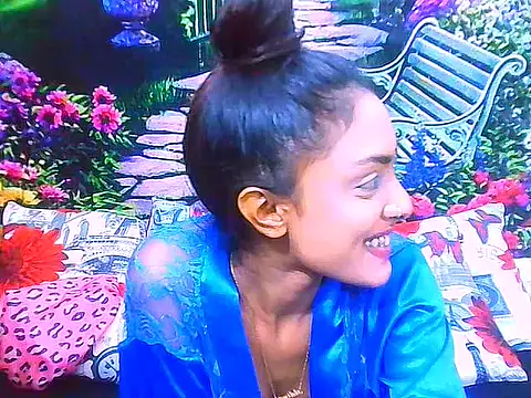 IndianPretty14u2Luv webcam