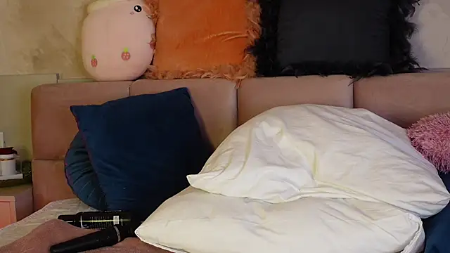 JullyBlair webcam