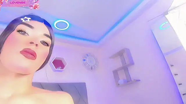Amira_Ember webcam