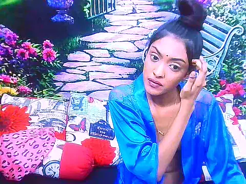 IndianPretty14u2Luv webcam