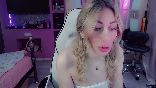 AnnieGOld_ webcam