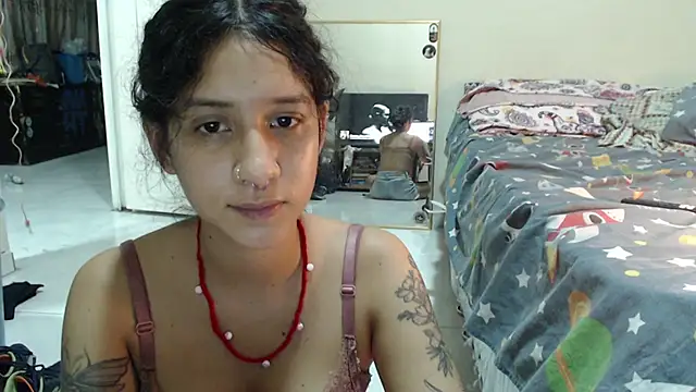 AlinaWoolf_ webcam