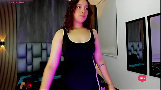 curly_babe webcam