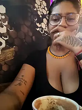 sofythom1 (F young) - boobs out with oil