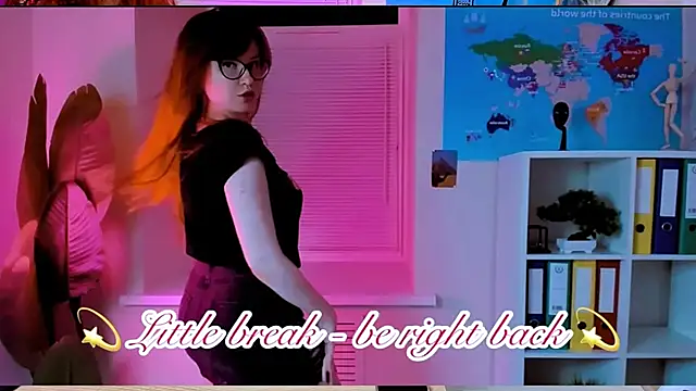 carolgiggly - CarolGiggly's free webcam
