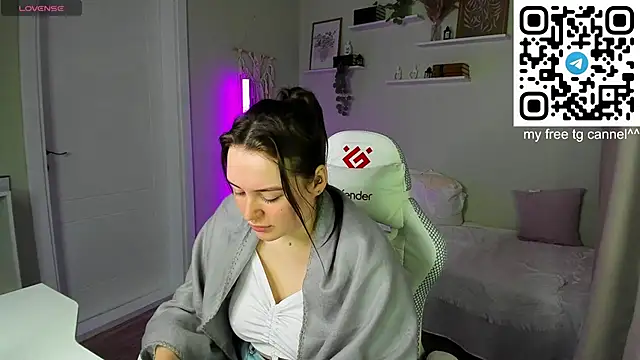 Laura_CollinsS webcam