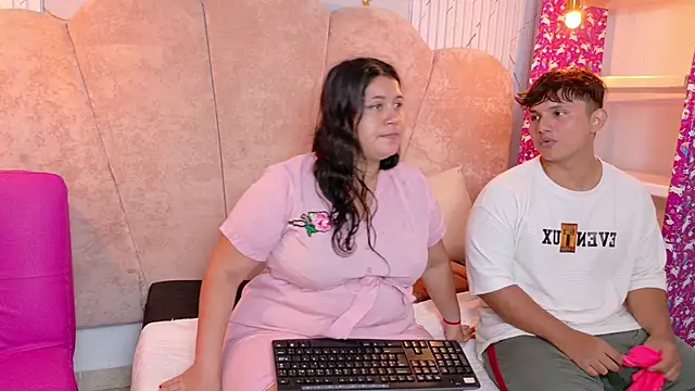 ParejaCurvy20 webcam