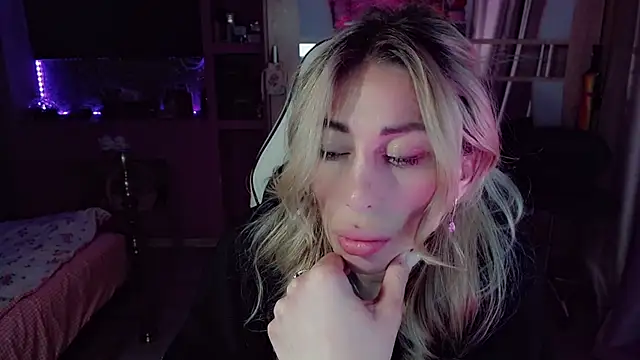 AnnieGOld_ webcam