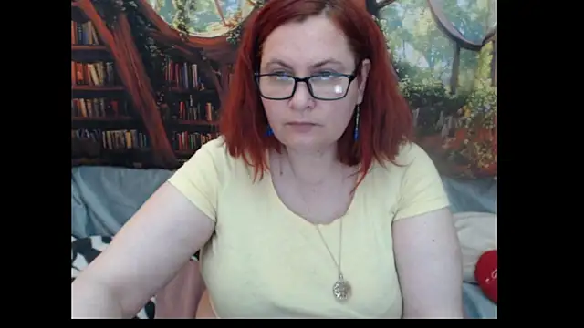 PlayfullMature webcam