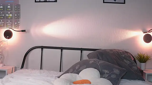 CherlyGuss live sex cam