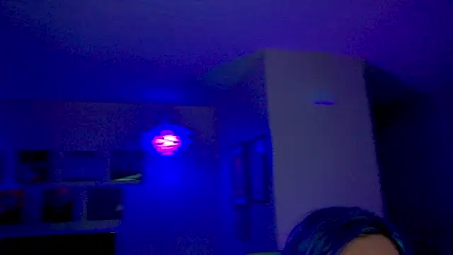 KiraSpitQueen webcam