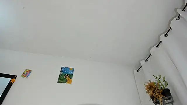 Mia-Valeria- webcam