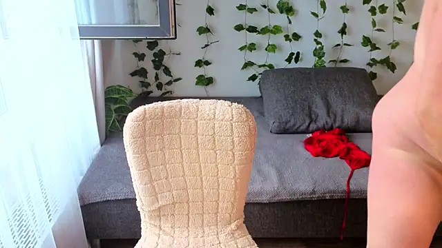 MonikFoxi webcam