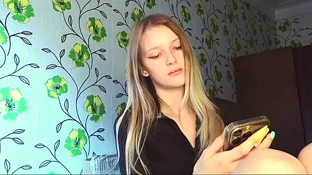 starfrom_hell (F young) - show body slow