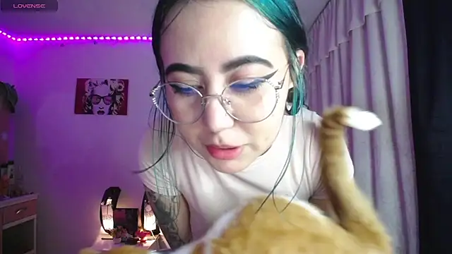 iris_sky (F young) - spanks x3 and twerk dance
