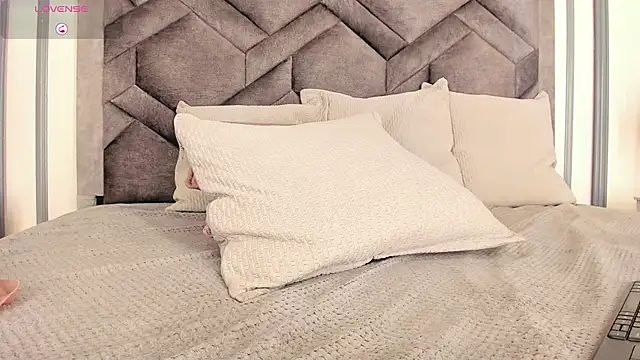 tahliamoreau (F young) - Naked ass in your face + spank it🔥