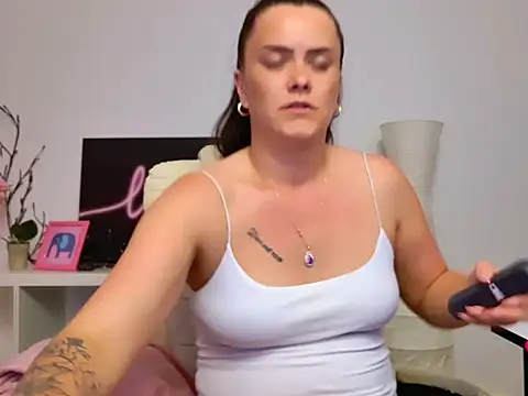 nicolsparklex (F young) - blowjob 1 minute