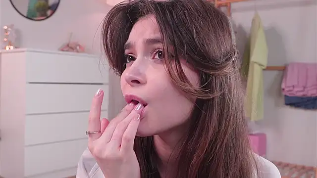 cherlyguss (F teen) - make my tits shine witl oil