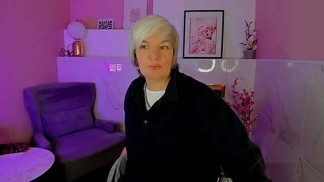 carmensoft (F mature) - Flirt and meaningful conversation
