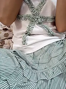 Linda-yiyi live cam
