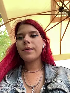 RiriRoseey webcam