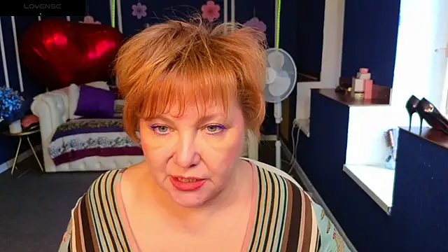 Kira_Kenett webcam