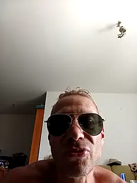 AthleticWomenizer2 webcam