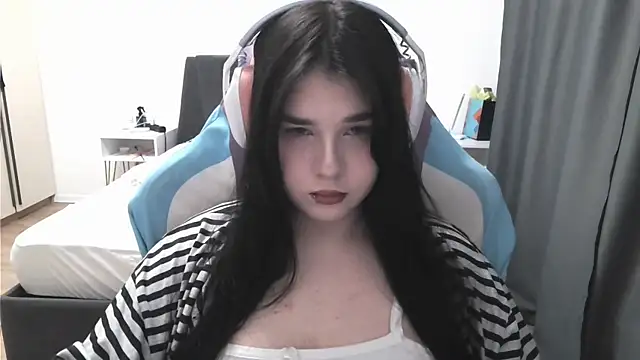 LunarMia webcam