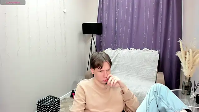 eliotmars (M twink) - show dick