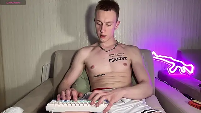travis_gracile (M twink) - show dick right now