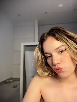 NicoleCut webcam