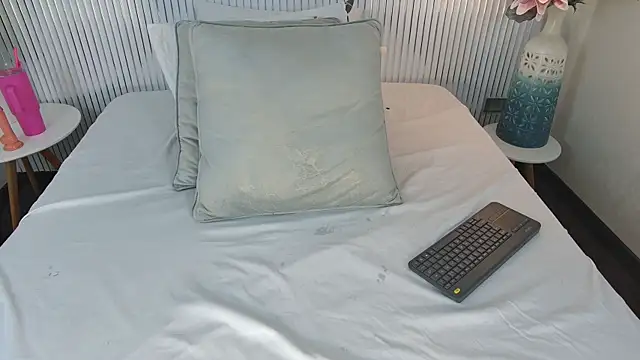 GabyJones_ webcam