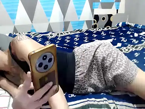 Trish_CurveCock webcam