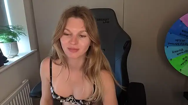Lilly-Luscious webcam