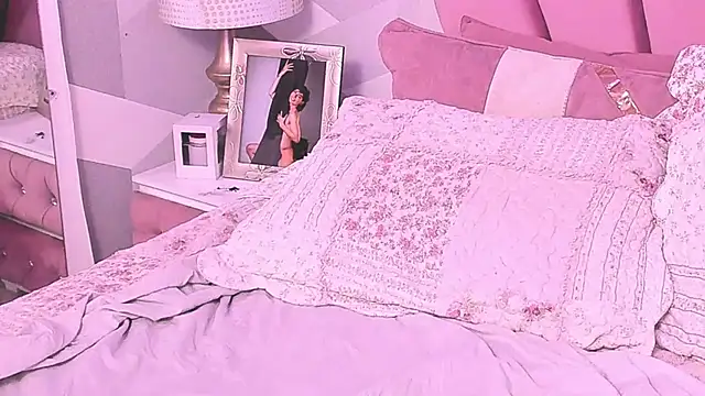 kyliemonnett - KylieMonnett's free webcam - UK Sex Cams