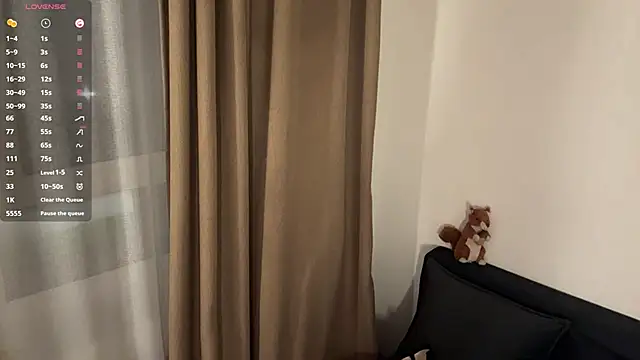 Ur_neighbor_Kira webcam