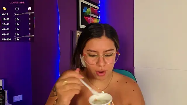 emilyy_cooperr webcam