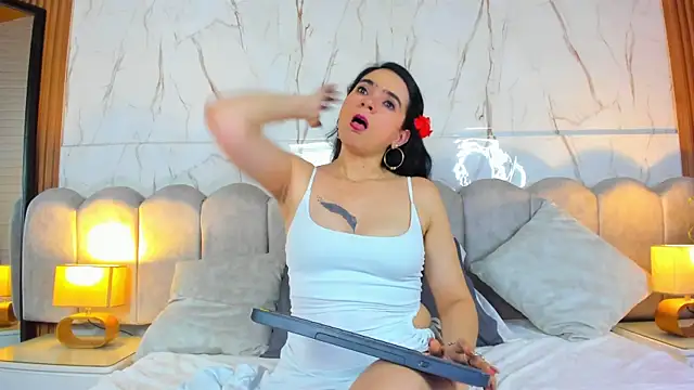 Samantha_Fiire webcam