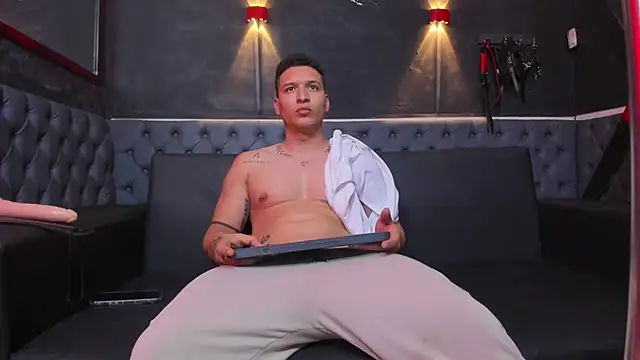 lucassimone_ webcam