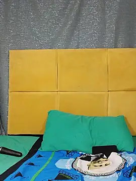 HugeTitisxx webcam