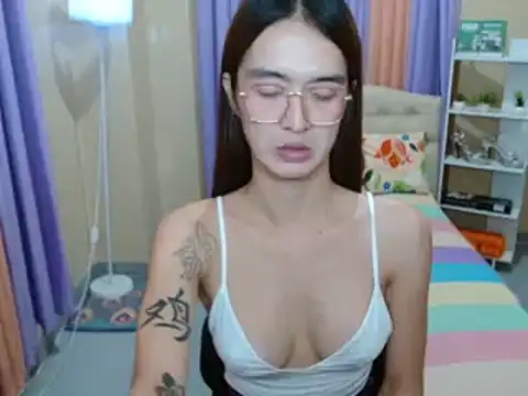 XxTsUncutAskaxX webcam