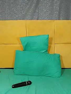HugeTitisxx webcam
