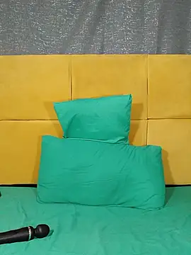 HugeTitisxx webcam