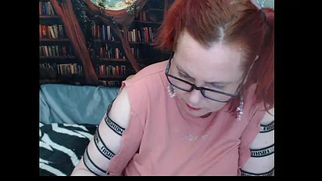 PlayfullMature webcam