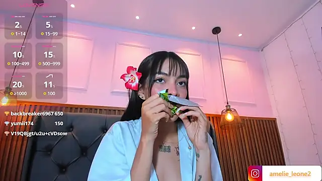 AMELIELEONE webcam