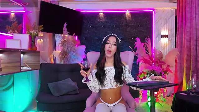 Queens_Wonders_Blonders webcam
