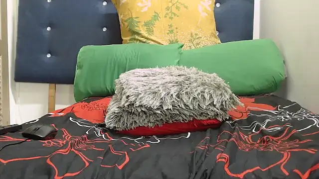 CurvyAssXX21 webcam